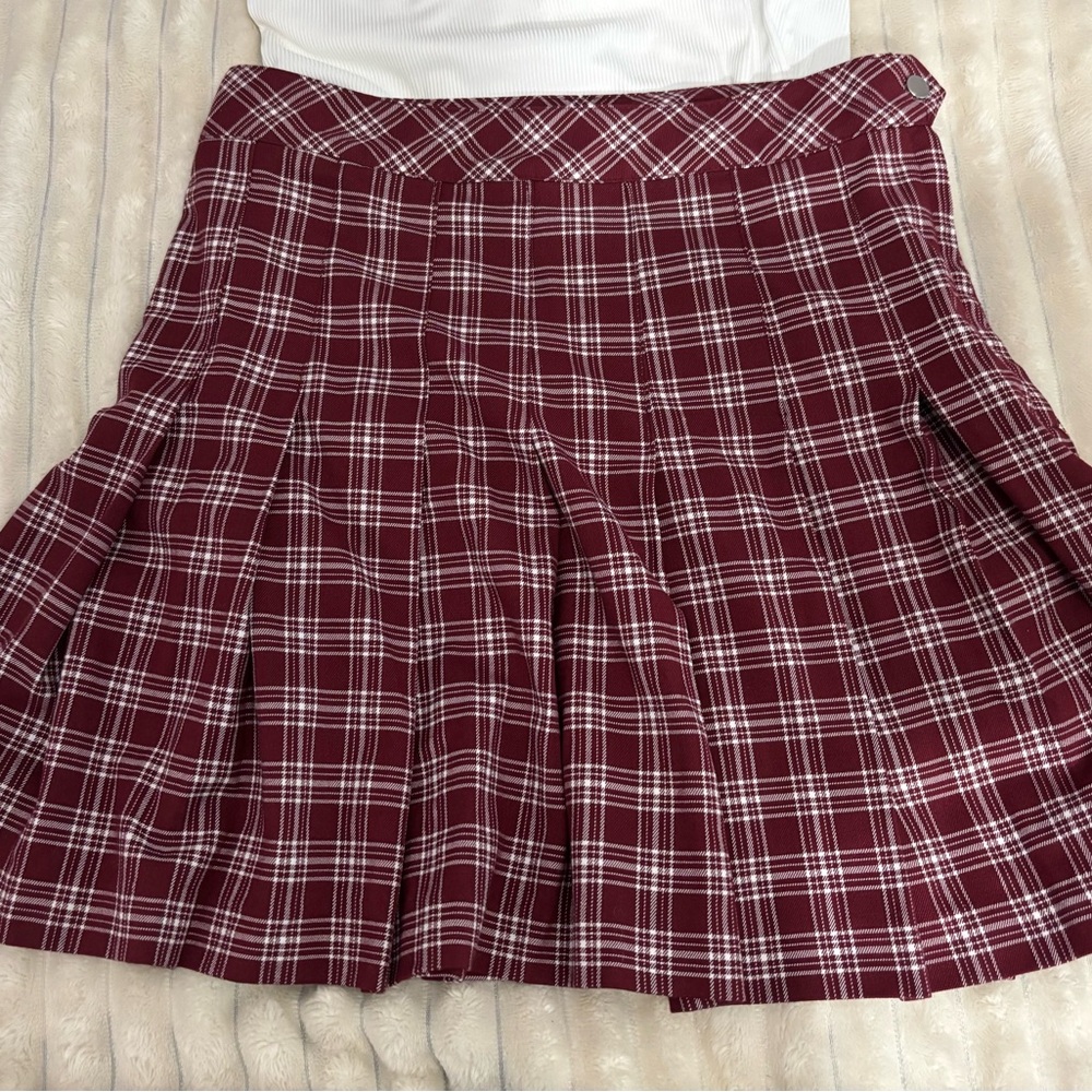 H&M Red Pleated Mini Skirt for Casual Wear